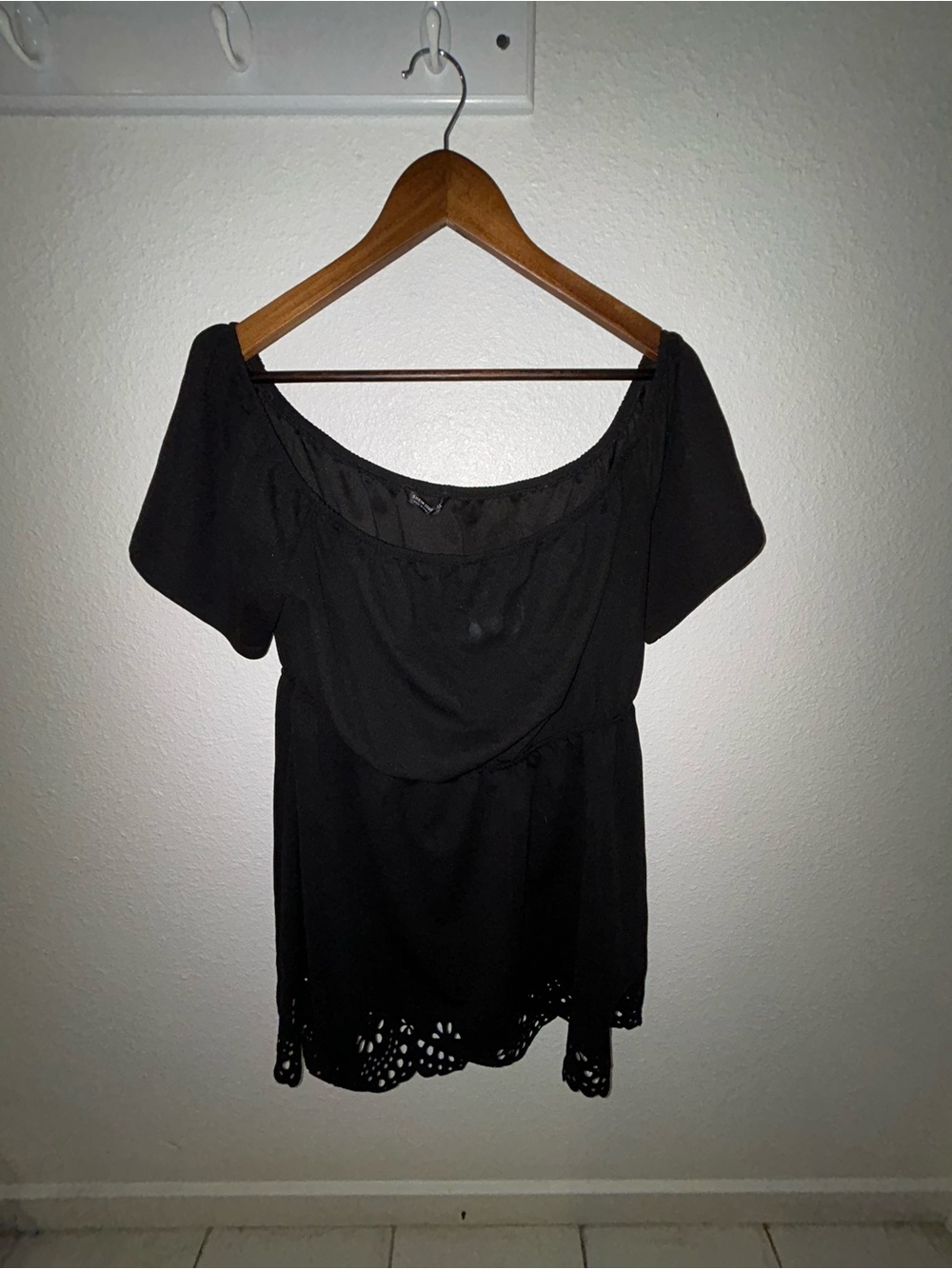 SHEIN Black Scoop-Neck Peplum Tunic with Laser-Cut Hem